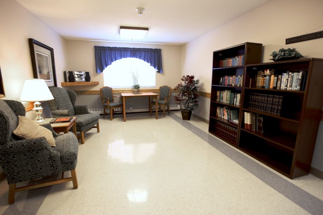 The Laurels of DeKalb: Living Area